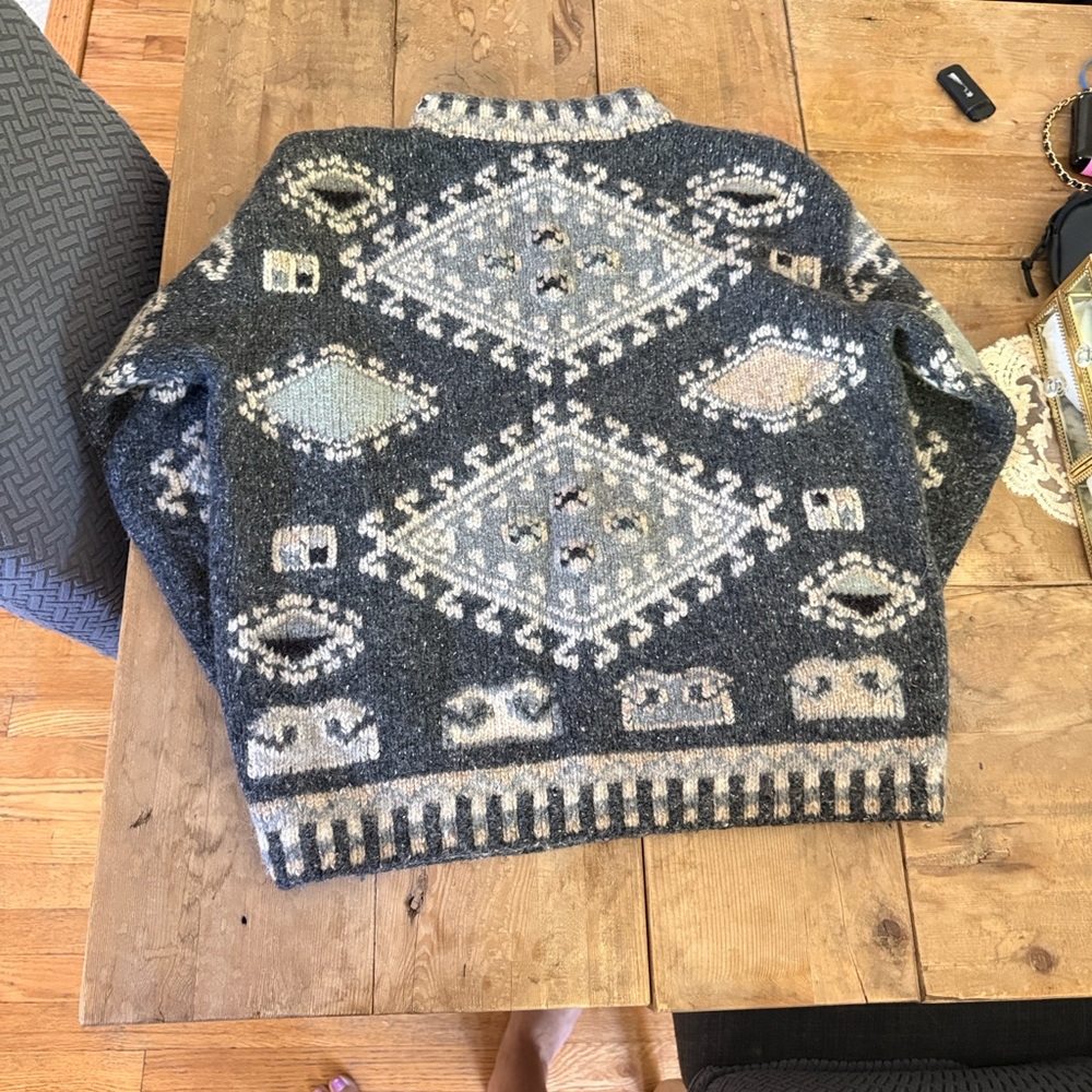 Gucci Gray and Cream Patterned Sweater - Picture 2 of 7